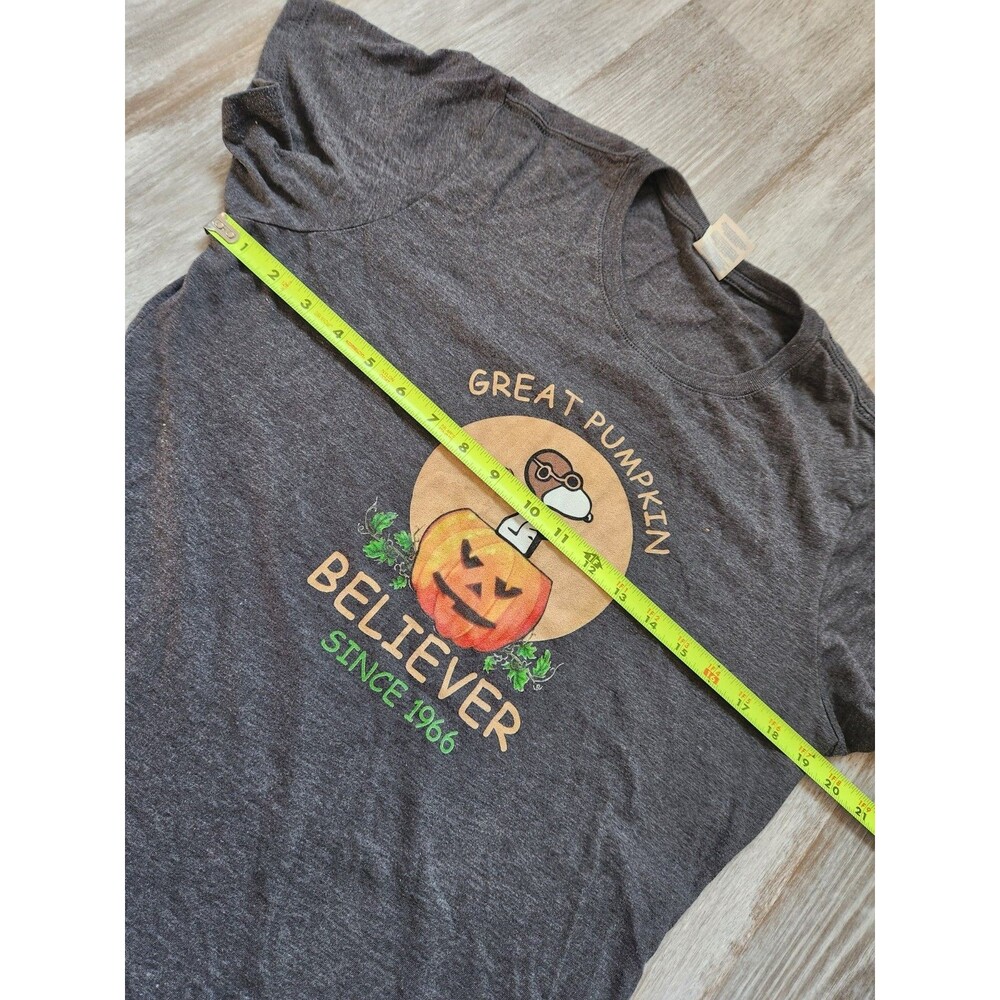 Snoopy Great Pumpkin Believer Shirt Womens L Gray Peanuts Halloween Tee EUC - Picture 4 of 6